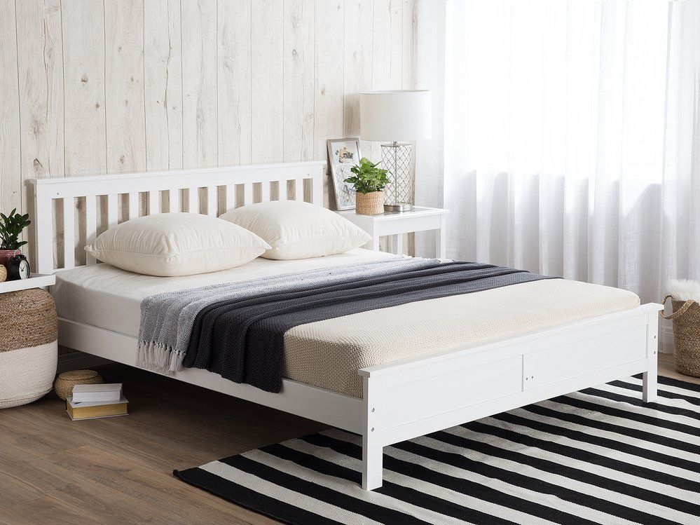 Bílá dřevěná postel s rámem MAYENNE 140x200 cm - Beliani.cz