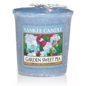 Yankee Candle - votivní svíčka Garden Sweet Pea 49g (Květy ze zahrádky. Sladká vůně něžných květů, zvýrazněná špetkou hrušky, broskve, frézie a růžového dřeva.) - Favi.cz