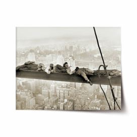 Plakát SABLIO - Ležící zedníci na traverze 60x40 cm