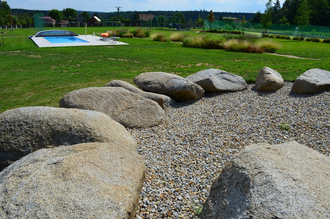 Zahradní prvek z kamenů a okolí zahradního bazénu - Ladislav Nevlida, DiS