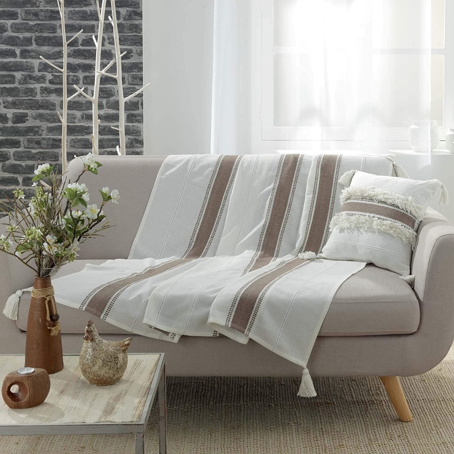 Douceur d\'intérieur Dekorativní přehoz na gauč v béžové proužky INDIRA, 125 x 150 cm - EMAKO.CZ s.r.o.