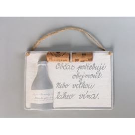 Cedulka Špuntovka pro milovníky vína Keramika Andreas Nápis: Občas potřebuji obejmout. Nebo velkou láhev vína.