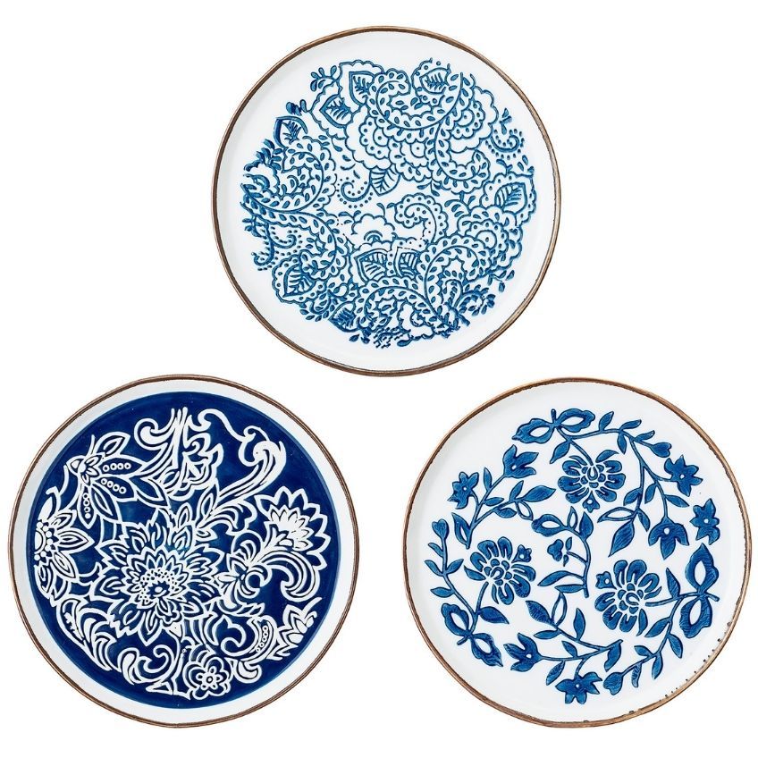 Set tří modro bílých keramických talířů Bloomingville Molly 15 cm - Designovynabytek.cz