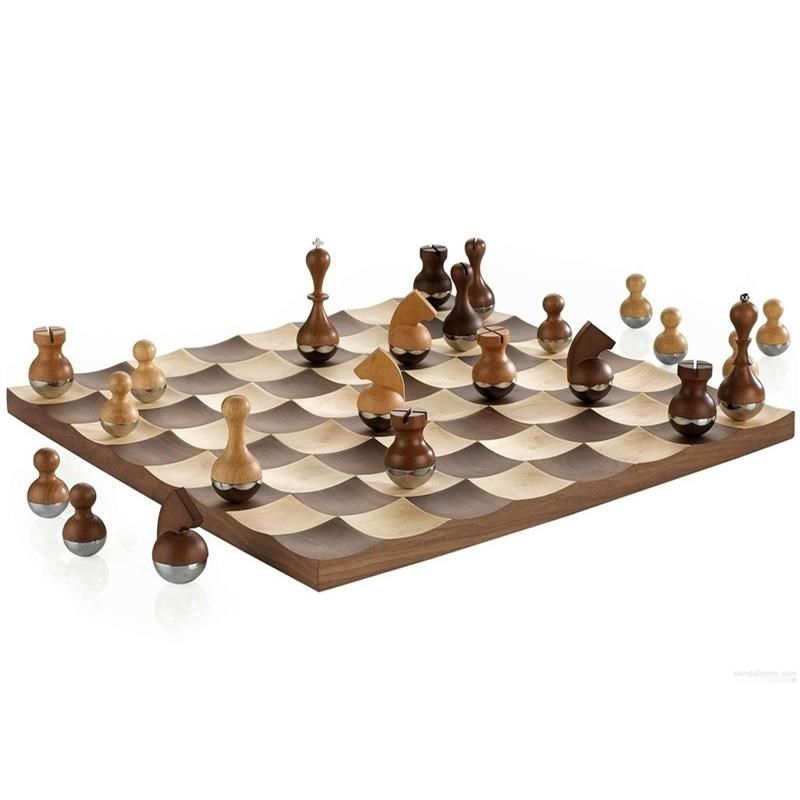 Šachy WOBBLE 38x38 cm, figurky se kývají  - Therese.cz