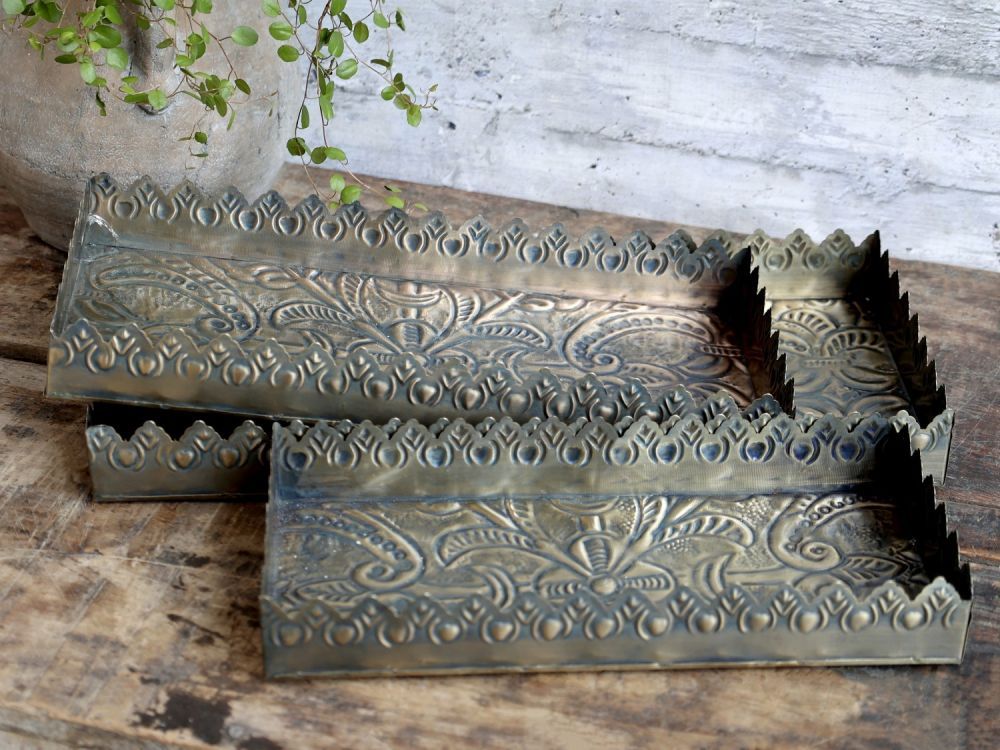 Set 3ks mosazný antik kovový podnos s patinou Flowre - 40*18*5cm Chic Antique - LaHome - vintage dekorace