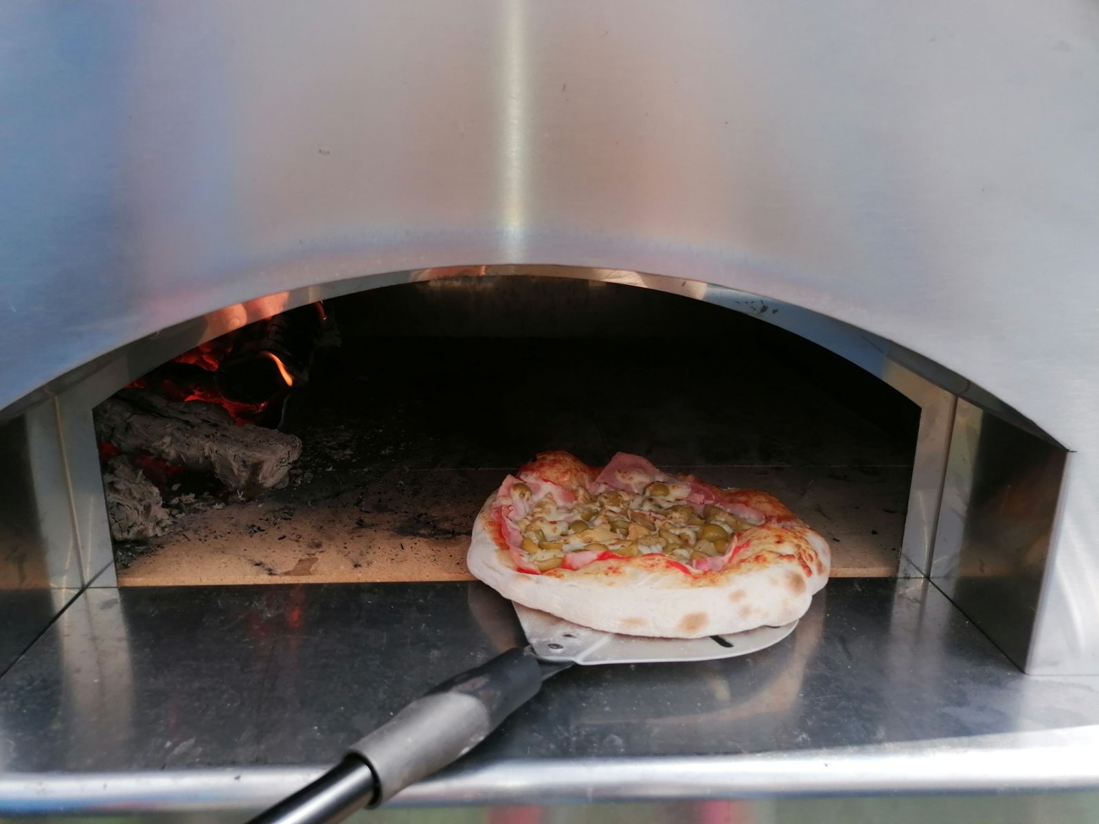 Domácí pizza z pecí Fontana Forni - Jihočeské kamnářství - Jaroslav Prokop