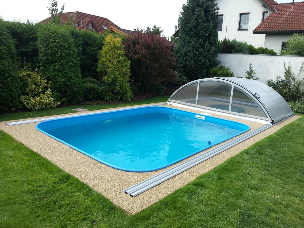 Zapuštěný zahradní bazén - 