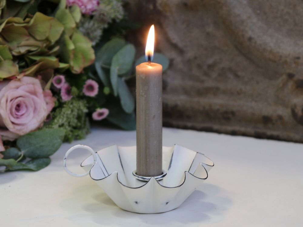 Bílý antik svícen na úzkou svíčku Flower - Ø 10*4cm Chic Antique - LaHome - vintage dekorace
