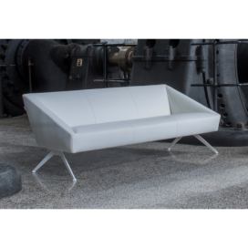 LUXY - Třímístná sedačka AMARCORD s lakovanou podnoží