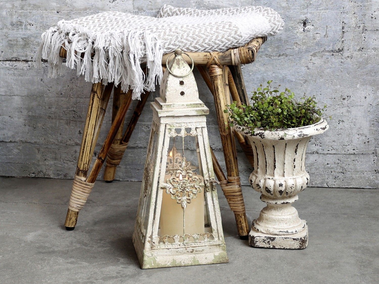 Krémová antik kovová lucerna s ornamenty Vintage - 20*20*46cm Chic Antique - LaHome - vintage dekorace