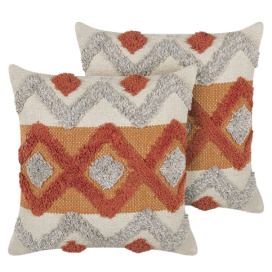 Sada 2 tkaných bavlněných polštářů s geometrickým vzorem 45 x 45 cm oranžové/béžové BREVIFOLIA