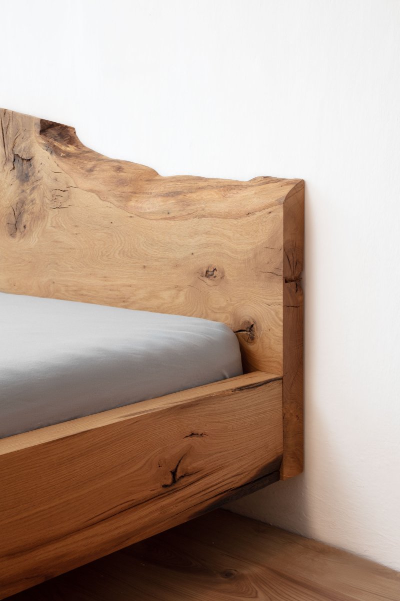 postel na miru z duboveho masivu se širokým čelem - Stammkonzept