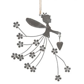 Šedá kovová závěsná dekorace víla se srdíčkem a květy - 20*17cm Clayre & Eef LaHome - vintage dekorace