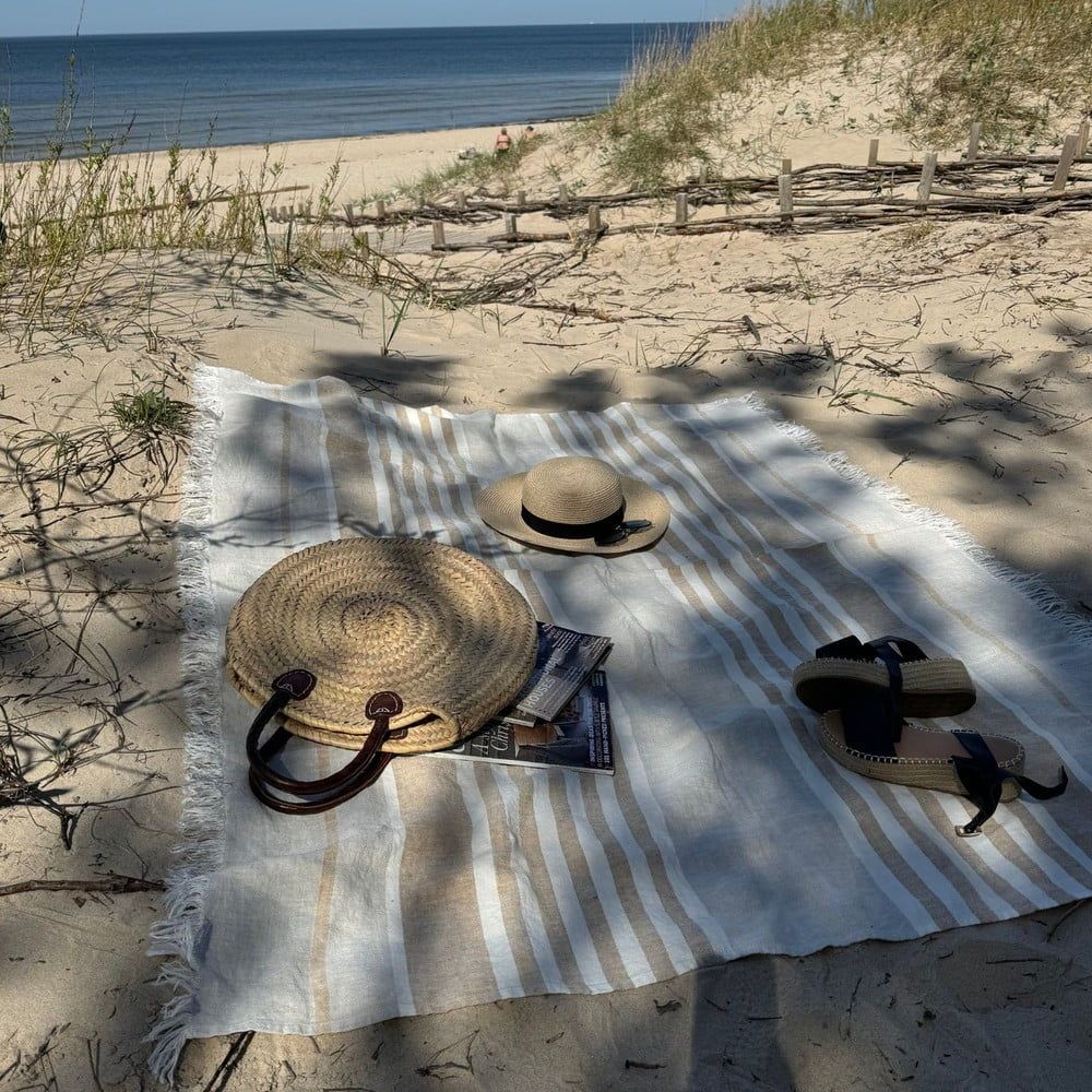 Béžová lněná plážová deka 140x170 cm Allure Stripe – Linen Tales - Bonami.cz